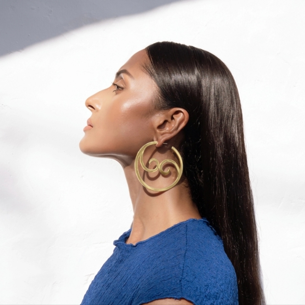 Elegant Gold Hoop Earrings